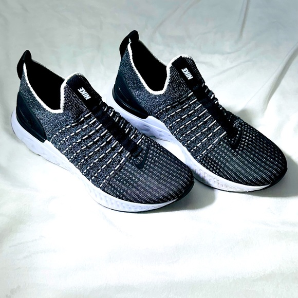 Nike Shoes - Women’s Nike React size 8